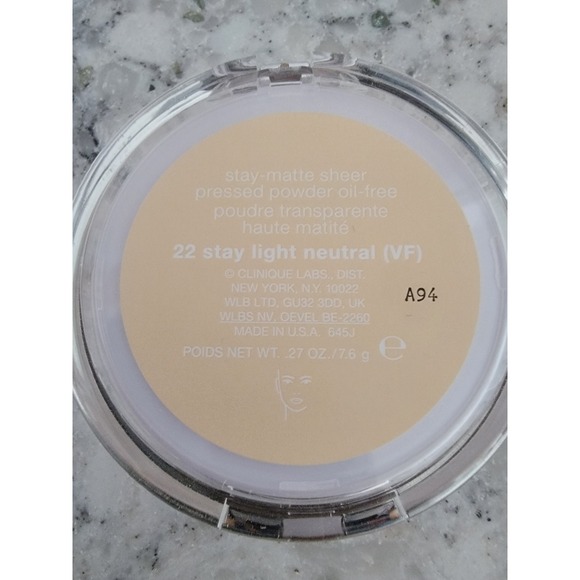 Clinique Stay Matte Sheer Pressed Powder Oil Free 22 Stay Light Neutral - Picture 5 of 5